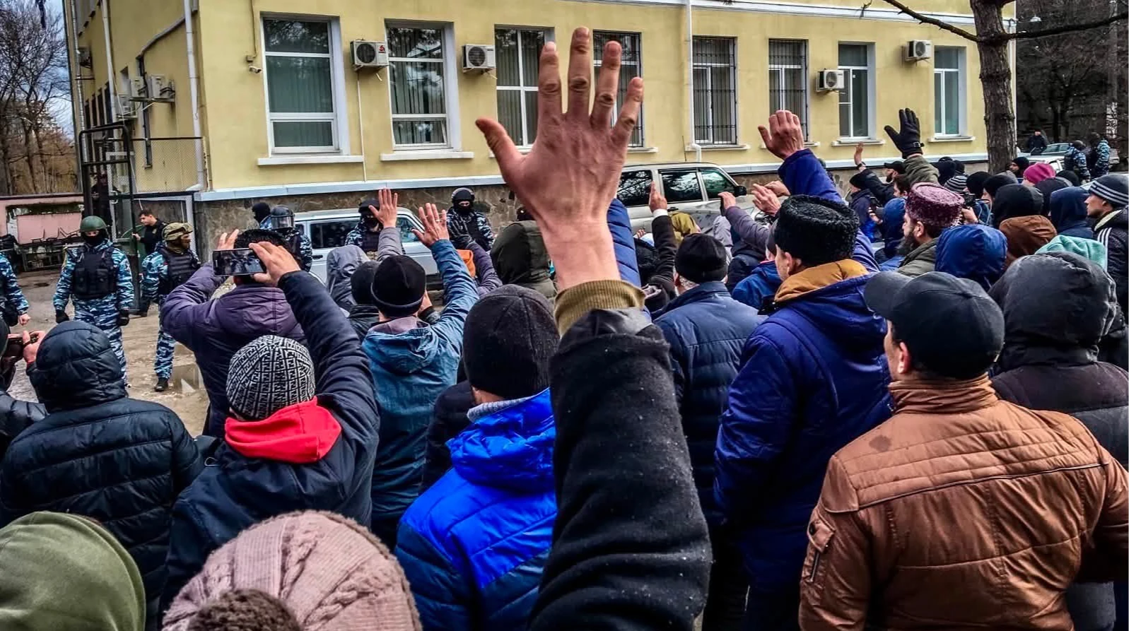 Учасники громадського руху «Кримська солідарність» під час правозахисної діяльності