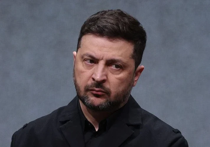 Ілюстративне фото: сигнал повітряної тривоги на екрані телефона