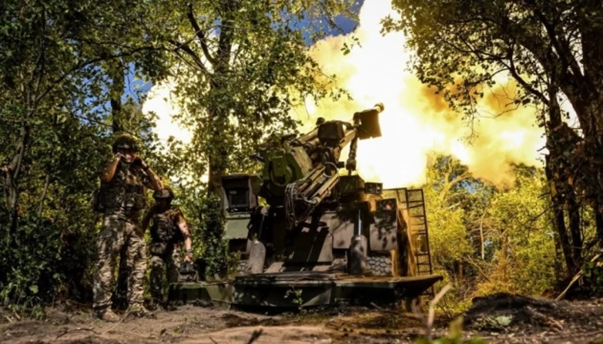 Карта бойових дій із позначеними напрямками активності російських штурмів, зокрема Покровським та Слов'янським.