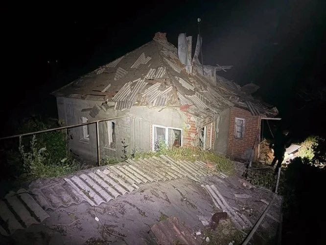 Наслідки удару КАБами по Ізюму: пошкоджені приватні житлові будинки