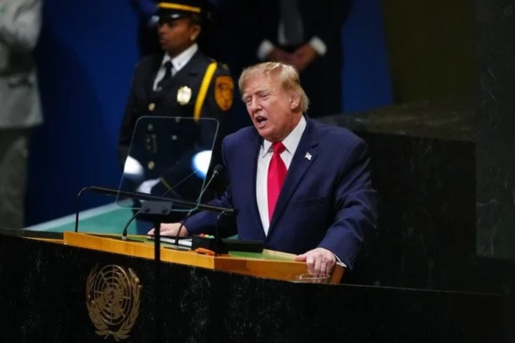 Дональд Трамп виступає на трибуні Генеральної асамблеї ООН