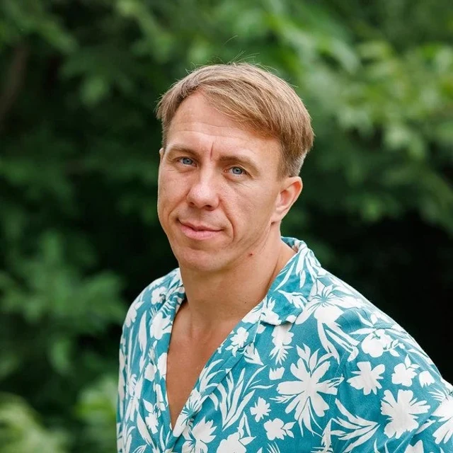 Володимир Гладкий під час інтерв'ю про хворобу Бехтерева