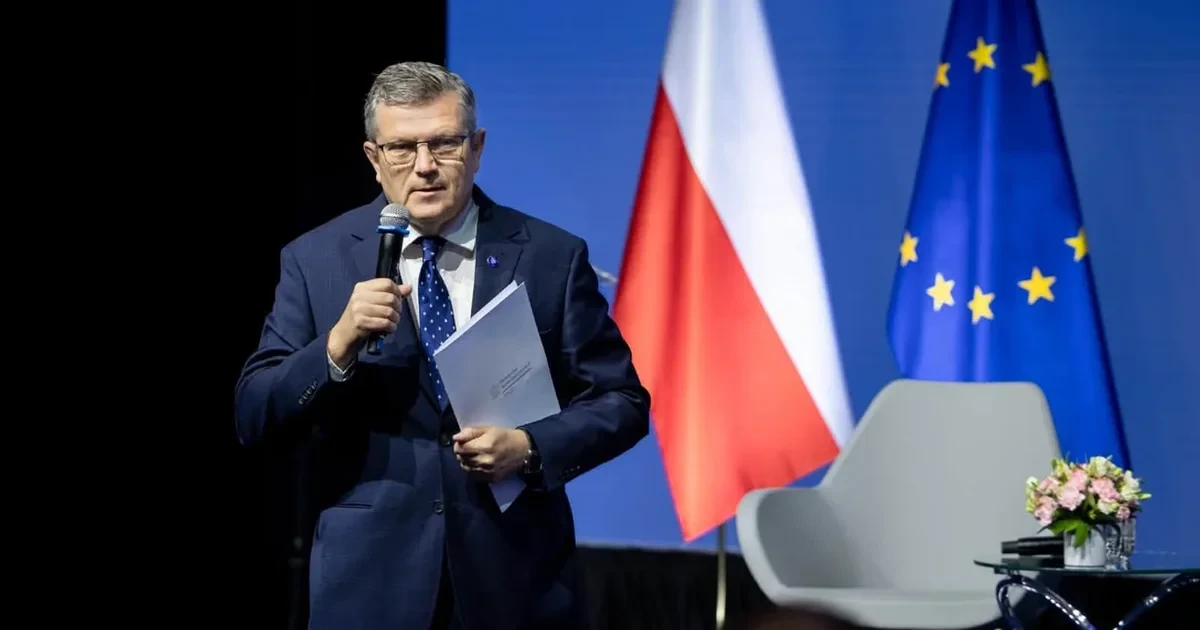 Дональд Туск і Владислав Косіняк-Камиш під час спільного виступу в Польщі