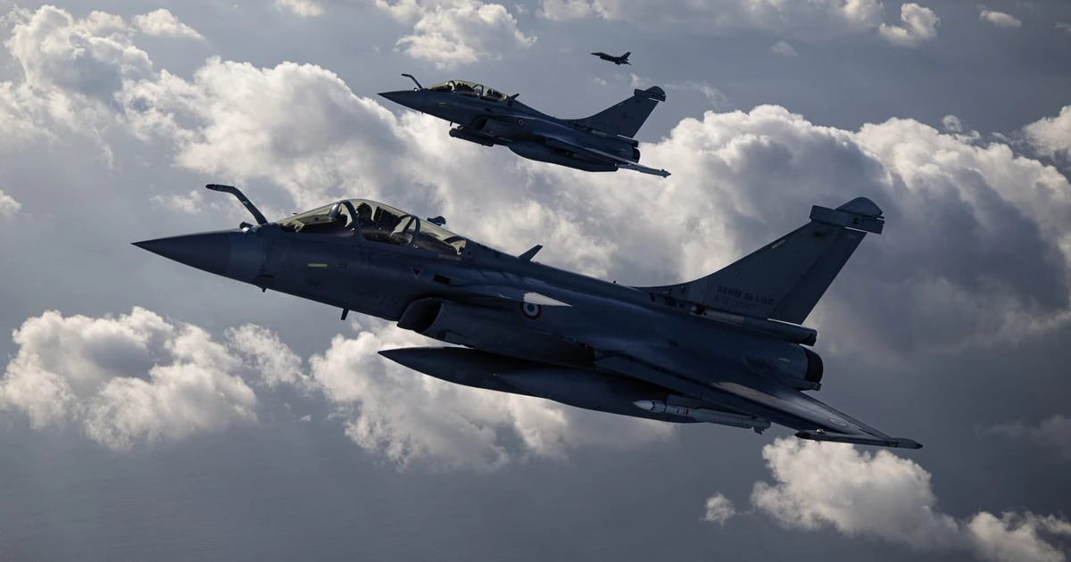 Два винищувачі Rafale ВПС Франції під час навчань Volfa 2025, фото ALAIN JOCARD/AFP via Getty Images