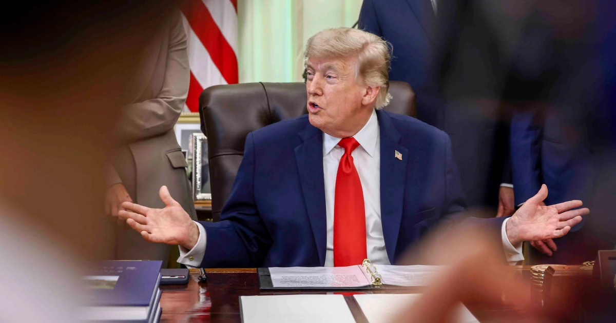 Дональд Трамп під час спілкування з журналістами 13 жовтня 2026 року